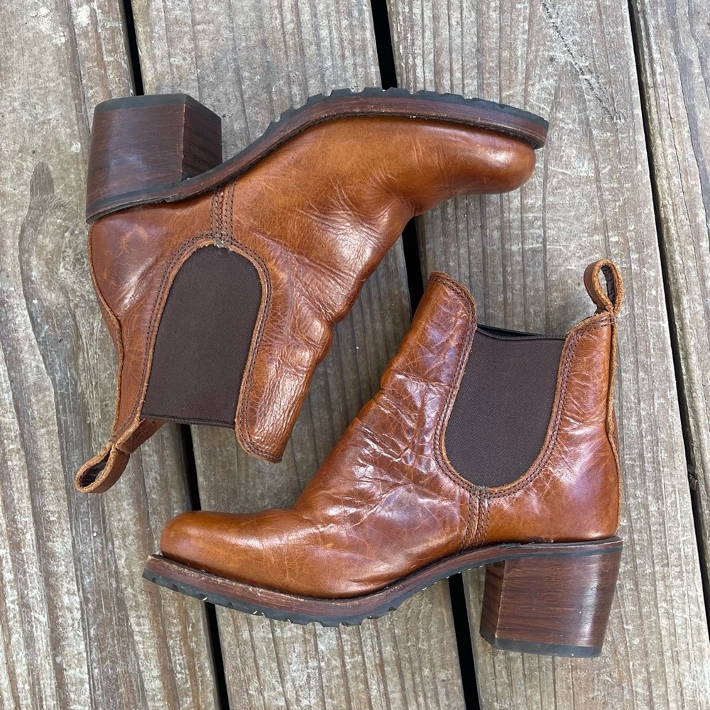 Frye Cognac Sabrina Chelsea Leather Boots Size 8